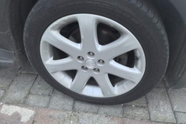 Used Buick Encore 2015 1.4T Manual Two-Wheel Drive Urban Advanced Model Right Front Wheel Hub