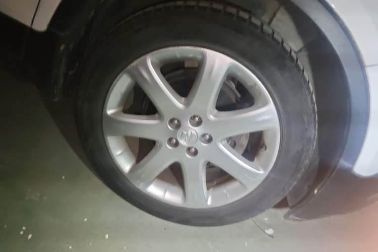 Used Buick Encore 2015 1.4T Automatic Two-Wheel Drive Urban Leading Model Right Front Wheel Hub