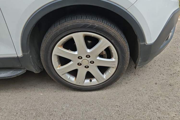 Used Buick Encore 2015 1.4T Automatic Two-Wheel Drive Urban Elite Version Right Front Wheel Hub