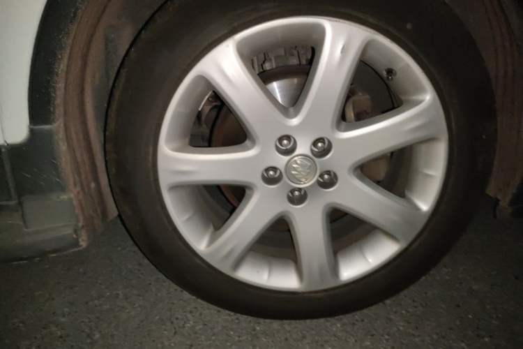 Used Buick Encore 2015 1.4T Automatic Two-Wheel Drive Urban Elite Version Right Front Wheel Hub