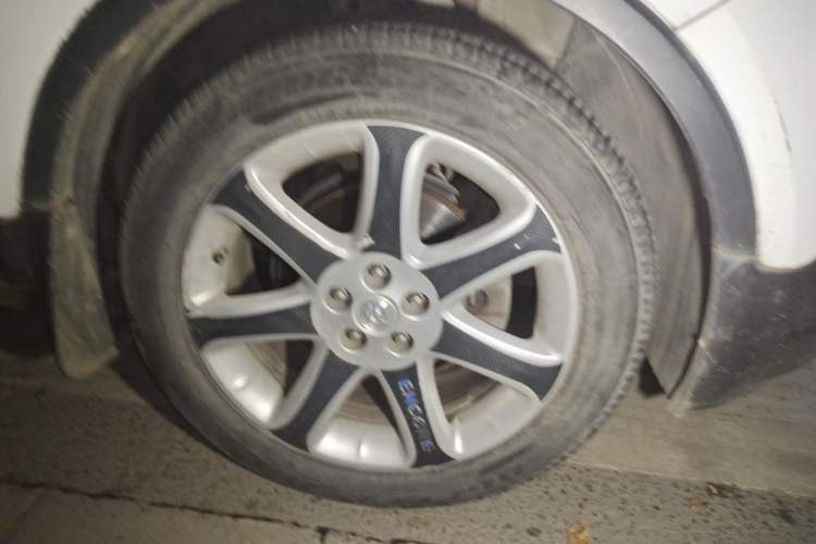 Used Buick Encore 2015 1.4T Automatic Two-Wheel Drive Urban Elite Version Right Front Wheel Hub