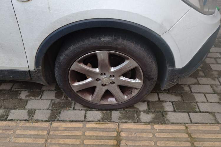 Used Buick Encore 2015 1.4T Automatic Two-Wheel Drive Urban Elite Version Right Front Wheel Hub
