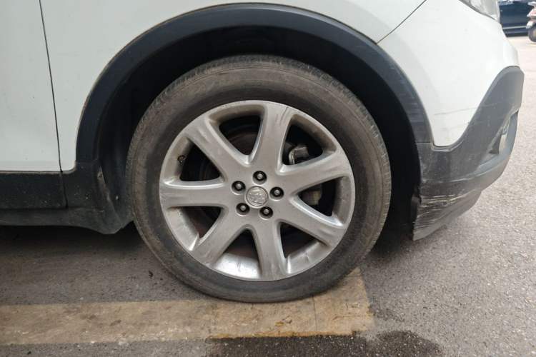 Used Buick Encore 2015 1.4T Automatic Two-Wheel Drive Urban Elite Version Right Front Wheel Hub