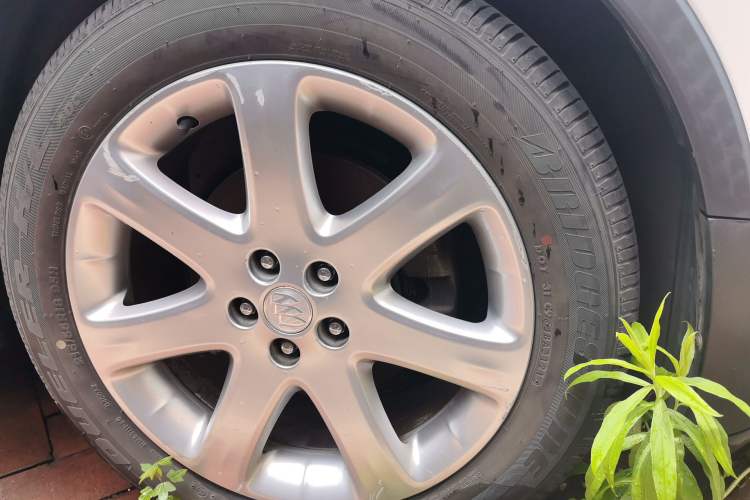 Used Buick Encore 2015 1.4T Automatic Two-Wheel Drive Urban Leading Model Right Front Wheel Hub