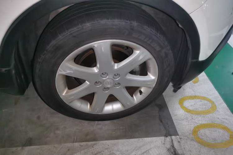 Used Buick Encore 2015 1.4T Manual Two-Wheel Drive Urban Advanced Model Right Front Wheel Hub