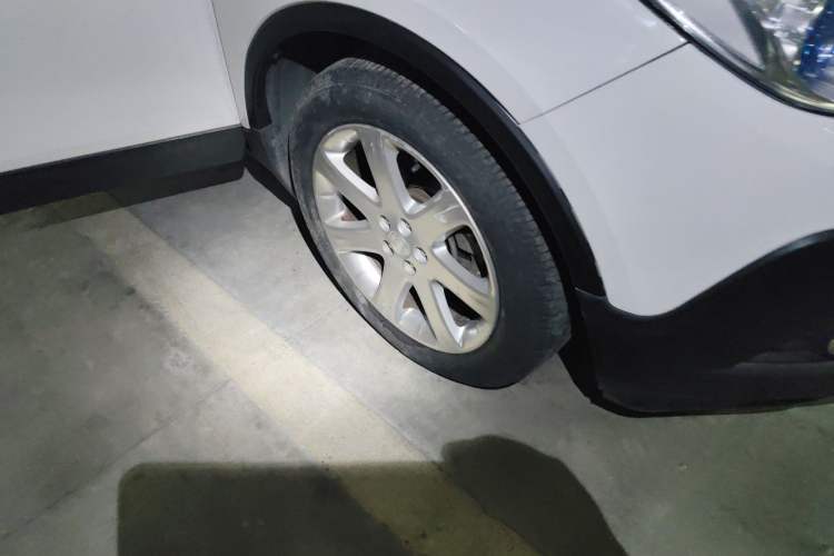 Used Buick Encore 2015 1.4T Automatic Two-Wheel Drive Urban Elite Version Right Front Wheel Hub