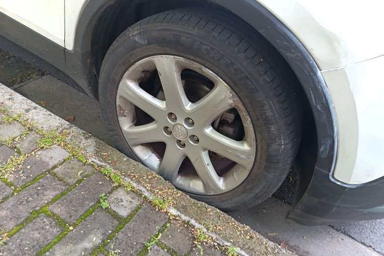 Used Buick Encore 2015 1.4T Automatic Two-Wheel Drive Urban Elite Version Right Front Wheel Hub