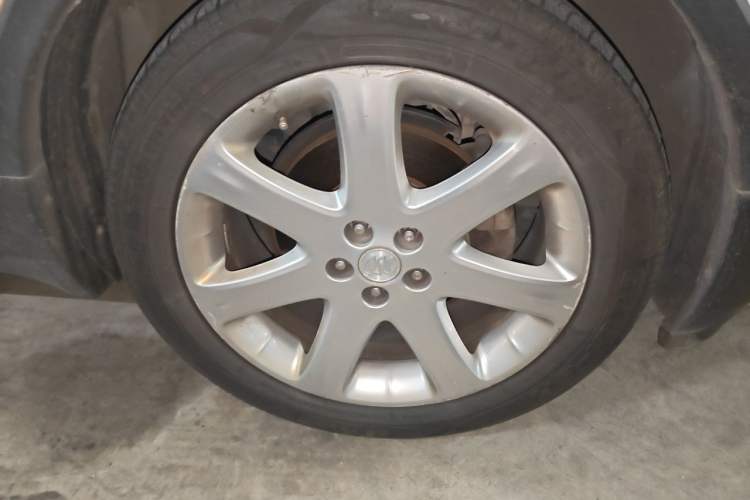 Used Buick Encore 2015 1.4T Automatic Two-Wheel Drive Urban Elite Version Right Front Wheel Hub