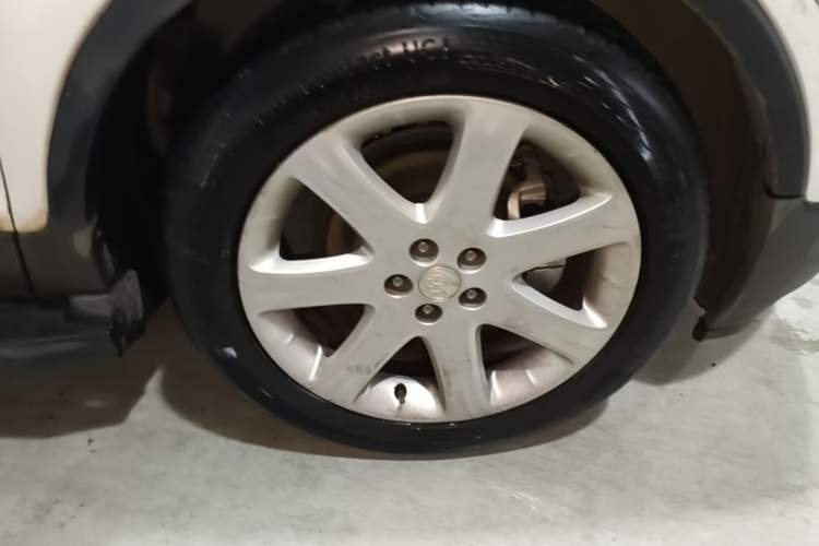 Used Buick Encore 2015 1.4T Automatic Two-Wheel Drive Urban Leading Model Right Front Wheel Hub