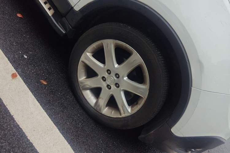 Used Buick Encore 2015 1.4T Automatic Two-Wheel Drive Urban Leading Model Right Front Wheel Hub