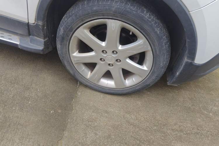 Used Buick Encore 2015 1.4T Automatic Two-Wheel Drive Urban Leading Model Right Front Wheel Hub