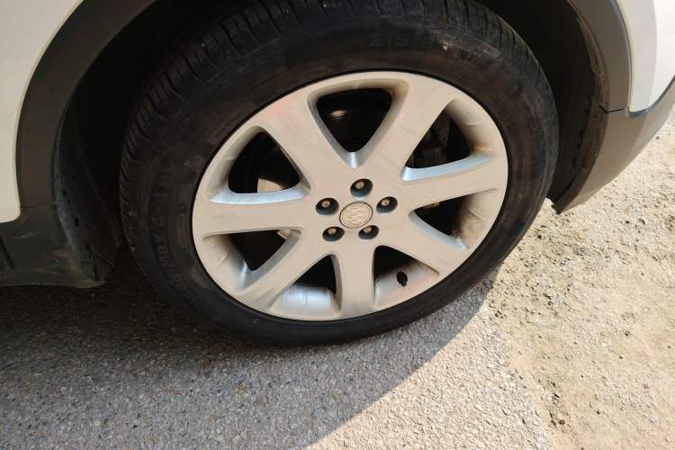 Used Buick Encore 2015 1.4T Automatic Two-Wheel Drive Urban Elite Version Right Front Wheel Hub