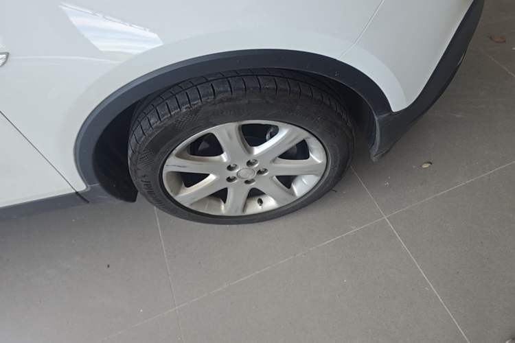 Used Buick Encore 2015 1.4T Automatic Two-Wheel Drive Urban Leading Model Right Front Wheel Hub