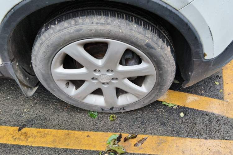 Used Buick Encore 2015 1.4T Manual Two-Wheel Drive Urban Advanced Model Right Front Wheel Hub