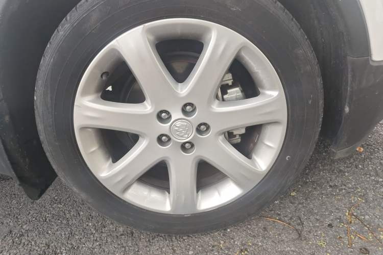Used Buick Encore 2015 1.4T Automatic Two-Wheel Drive Urban Elite Version Right Front Wheel Hub