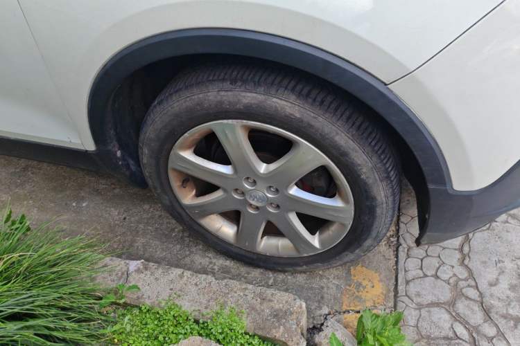 Used Buick Encore 2015 1.4T Automatic Two-Wheel Drive Urban Elite Version Right Front Wheel Hub