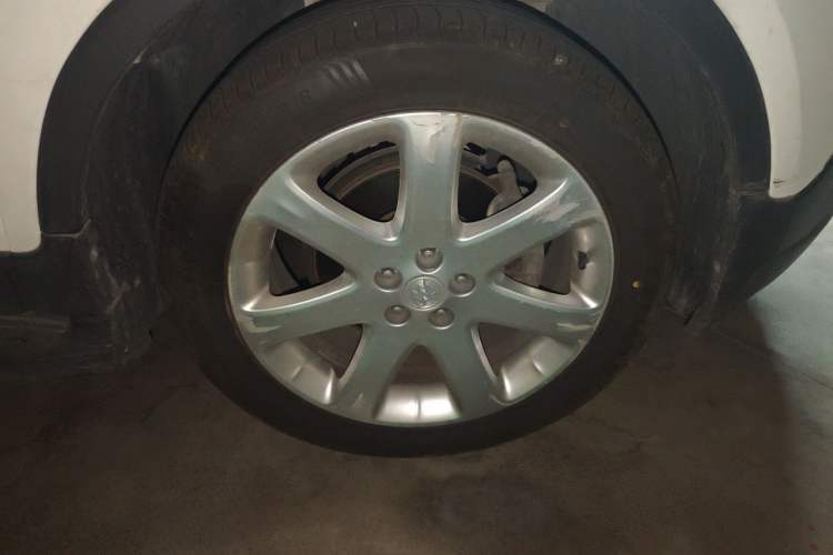 Used Buick Encore 2015 1.4T Manual Two-Wheel Drive Urban Advanced Model Right Front Wheel Hub