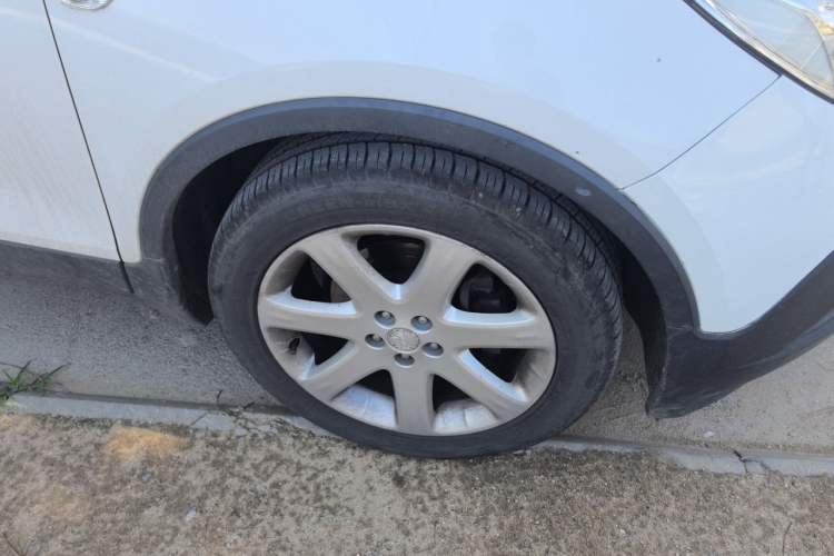 Used Buick Encore 2015 1.4T Manual Two-Wheel Drive Urban Advanced Model Right Front Wheel Hub