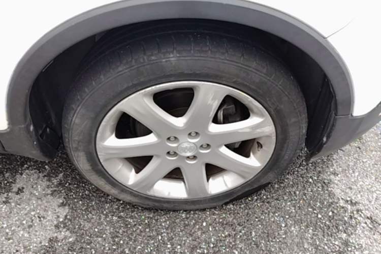Used Buick Encore 2015 1.4T Automatic Two-Wheel Drive Urban Leading Model Right Front Wheel Hub