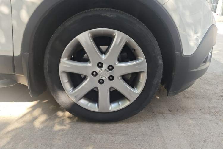 Used Buick Encore 2015 1.4T Automatic Two-Wheel Drive Urban Elite Version Right Front Wheel Hub
