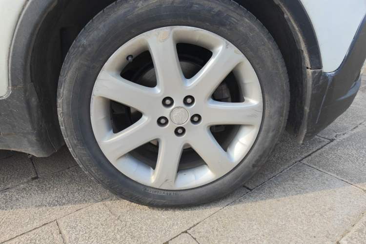 Used Buick Encore 2015 1.4T Automatic Two-Wheel Drive Urban Leading Model Right Front Wheel Hub