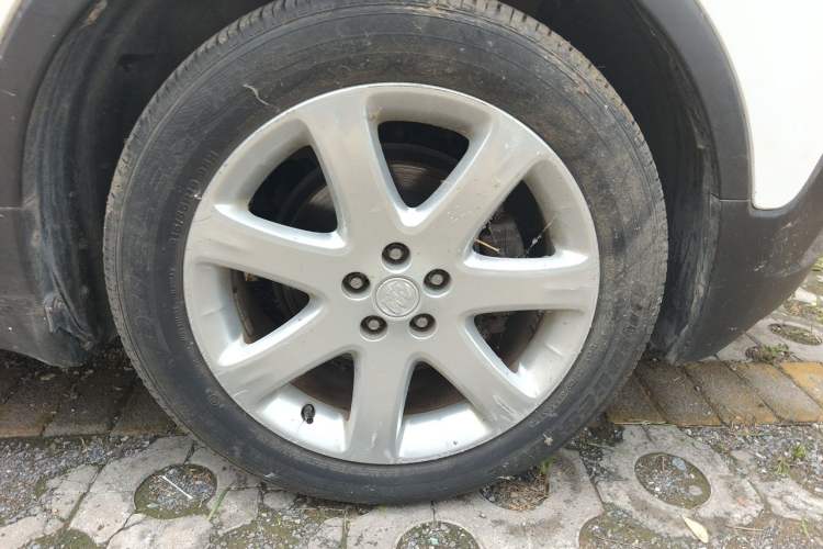 Used Buick Encore 2015 1.4T Manual Two-Wheel Drive Urban Advanced Model Right Front Wheel Hub