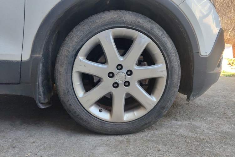 Used Buick Encore 2015 1.4T Automatic Two-Wheel Drive Urban Elite Version Right Front Wheel Hub