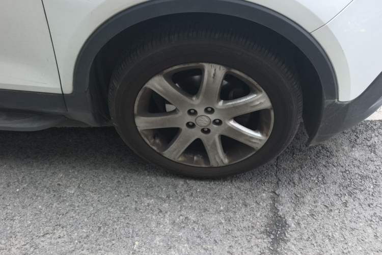 Used Buick Encore 2015 1.4T Automatic Two-Wheel Drive Urban Leading Model Right Front Wheel Hub