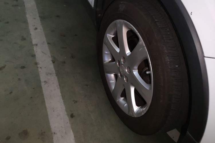 Used Buick Encore 2015 1.4T Automatic Two-Wheel Drive Urban Leading Model Right Front Wheel Hub