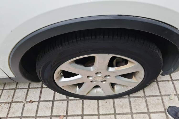 Used Buick Encore 2015 1.4T Automatic Two-Wheel Drive Urban Elite Version Right Front Wheel Hub