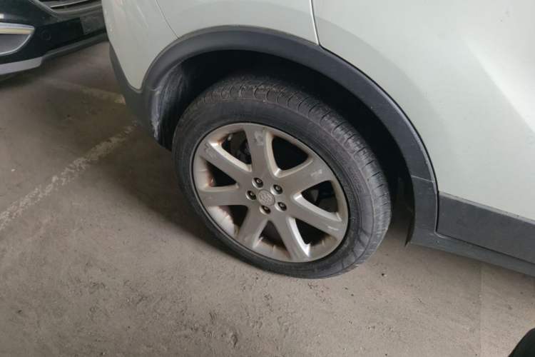 Used Buick Encore 2015 1.4T Automatic Two-Wheel Drive Urban Leading Model Right Front Wheel Hub