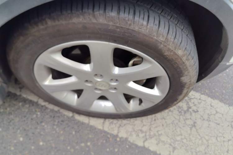 Used Buick Encore 2015 1.4T Automatic Two-Wheel Drive Urban Elite Version Right Front Wheel Hub