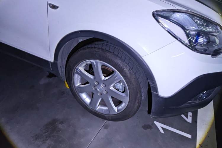 Used Buick Encore 2015 1.4T Automatic Two-Wheel Drive Urban Elite Version Right Front Wheel Hub