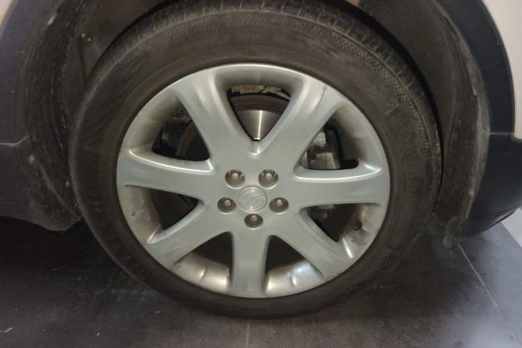 Used Buick Encore 2015 1.4T Automatic Two-Wheel Drive Urban Elite Version Right Front Wheel Hub