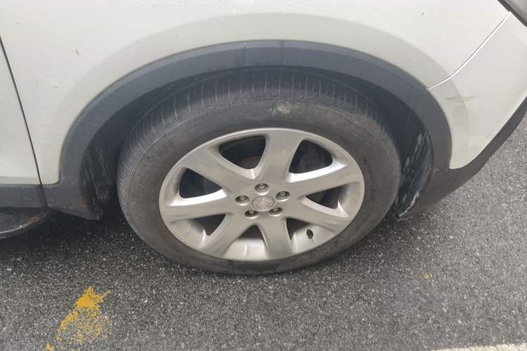 Used Buick Encore 2015 1.4T Automatic Two-Wheel Drive Urban Leading Model Right Front Wheel Hub