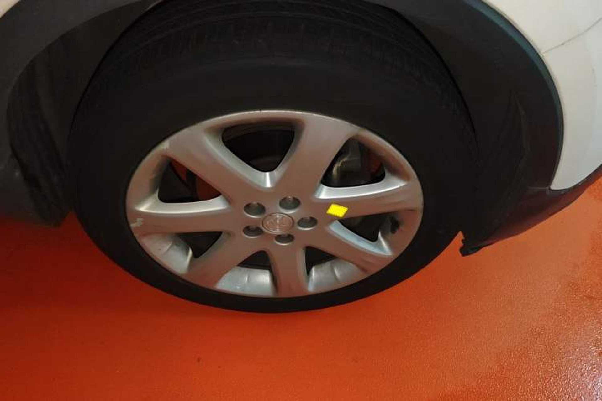 Used Buick Encore 2015 1.4T Automatic Two-Wheel Drive Urban Leading Model Right Front Wheel Hub