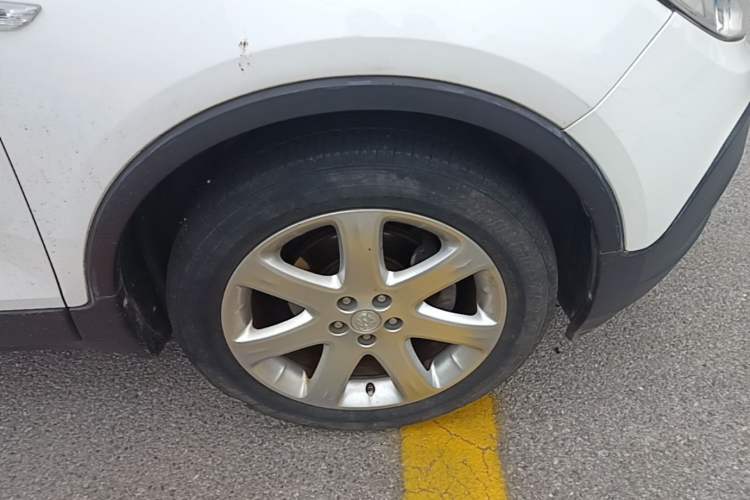 Used Buick Encore 2015 1.4T Automatic Two-Wheel Drive Urban Leading Model Right Front Wheel Hub