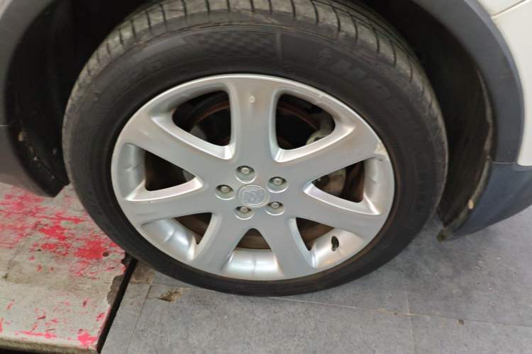 Used Buick Encore 2015 1.4T Automatic Two-Wheel Drive Urban Leading Model Right Front Wheel Hub