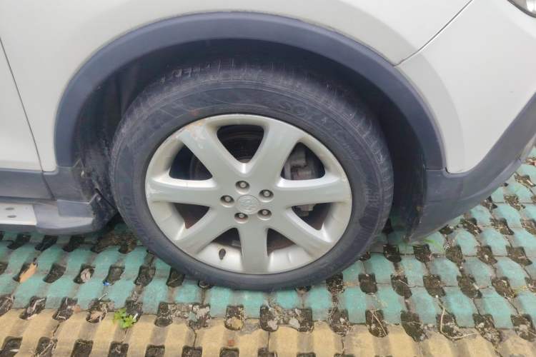 Used Buick Encore 2015 1.4T Automatic Two-Wheel Drive Urban Elite Version Right Front Wheel Hub