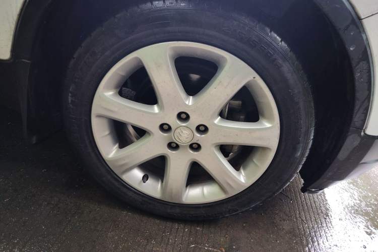 Used Buick Encore 2015 1.4T Manual Two-Wheel Drive Urban Advanced Model Right Front Wheel Hub