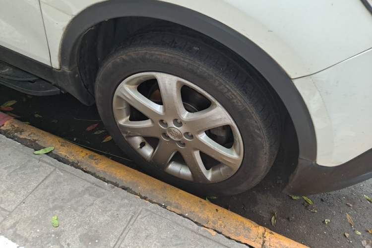 Used Buick Encore 2015 1.4T Automatic Two-Wheel Drive Urban Elite Version Right Front Wheel Hub