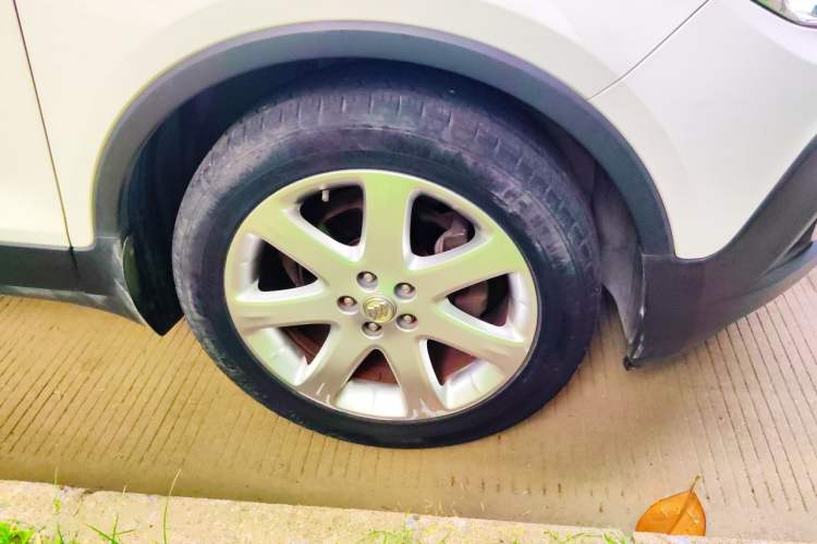 Used Buick Encore 2015 1.4T Automatic Two-Wheel Drive Urban Elite Version Right Front Wheel Hub