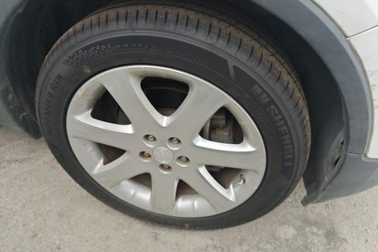 Used Buick Encore 2015 1.4T Automatic Two-Wheel Drive Urban Elite Version Right Front Wheel Hub