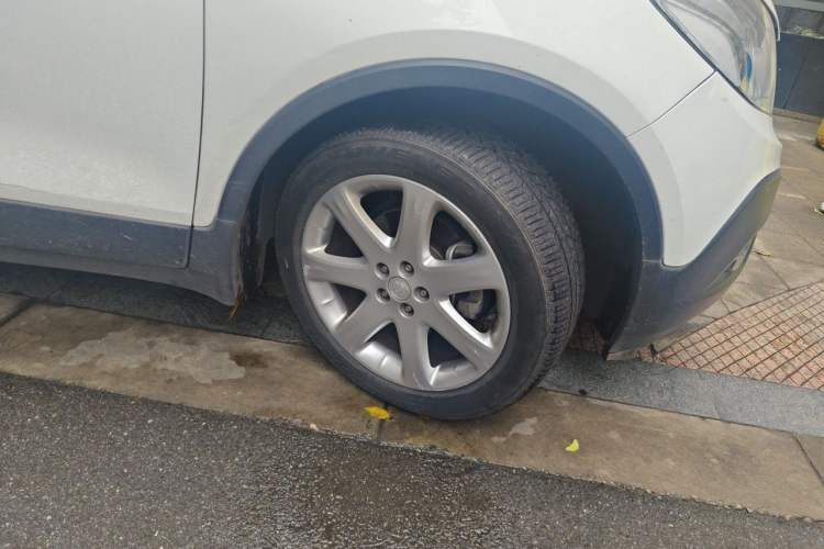 Used Buick Encore 2015 1.4T Automatic Two-Wheel Drive Urban Leading Model Right Front Wheel Hub