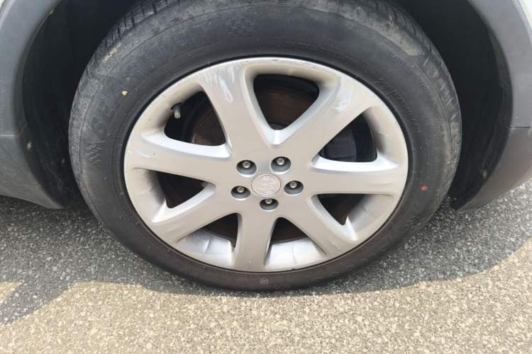 Used Buick Encore 2015 1.4T Automatic Two-Wheel Drive Urban Leading Model Right Front Wheel Hub