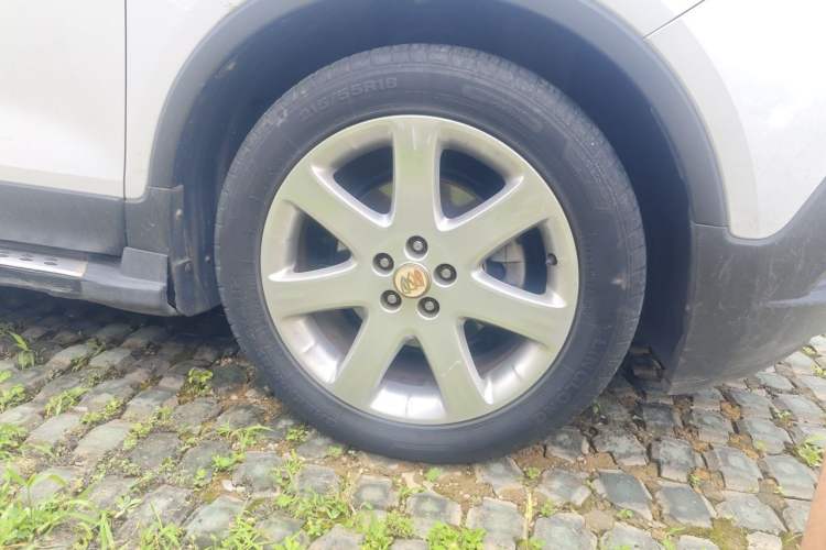 Used Buick Encore 2015 1.4T Automatic Two-Wheel Drive Urban Leading Model Right Front Wheel Hub