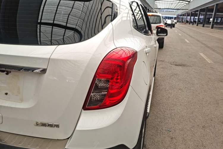 Used Buick Encore 2015 1.4T Manual Two-Wheel Drive Urban Advanced Model Right Rear Taillight