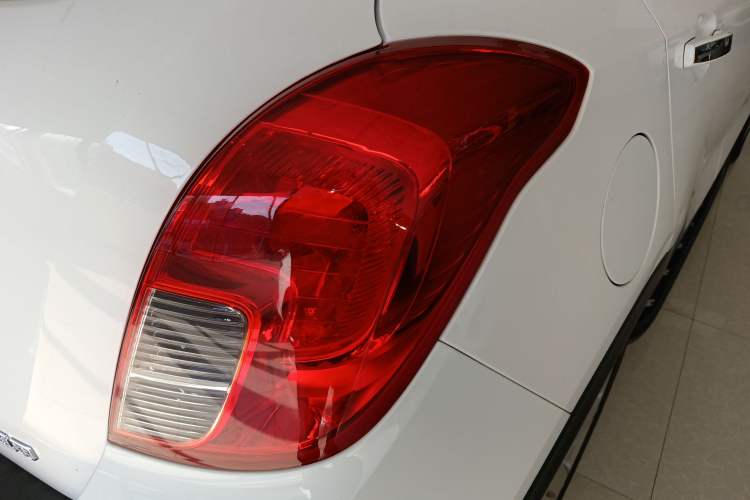 Used Buick Encore 2015 1.4T Automatic Two-Wheel Drive Urban Leading Model Right Rear Taillight