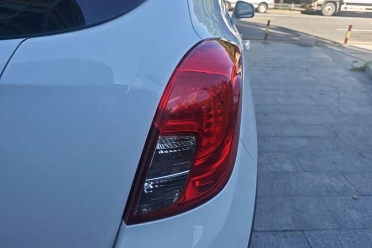 Used Buick Encore 2015 1.4T Automatic Two-Wheel Drive Urban Elite Version Right Rear Taillight