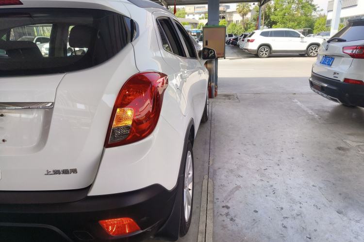 Used Buick Encore 2015 1.4T Automatic Two-Wheel Drive Urban Elite Version Right Rear Taillight